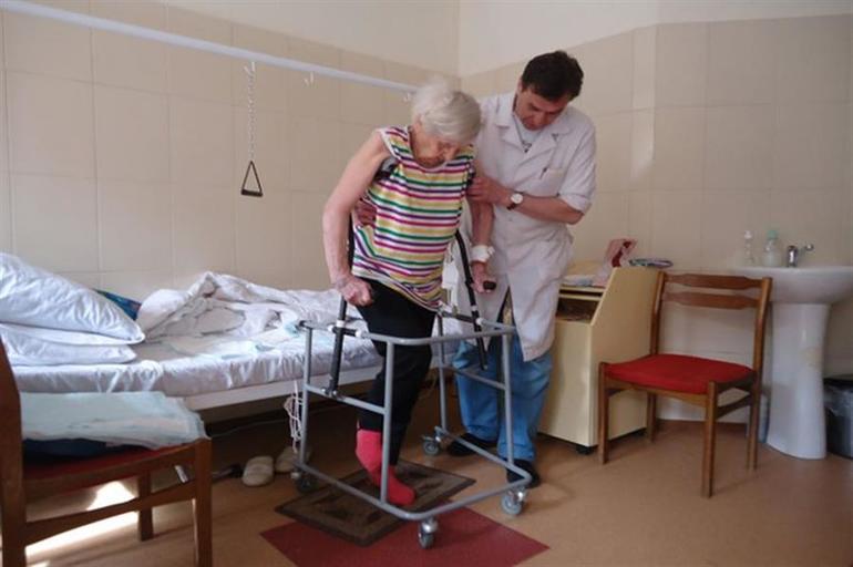 Реабилитация от медсестры помогла пацану встать на ноги